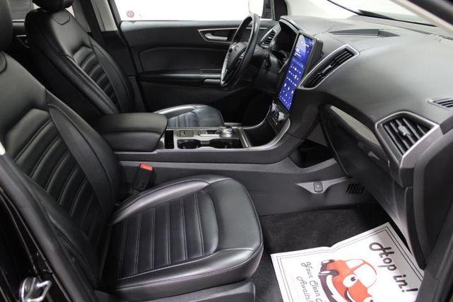 Photo of 2024 Agate Black Ford Edge