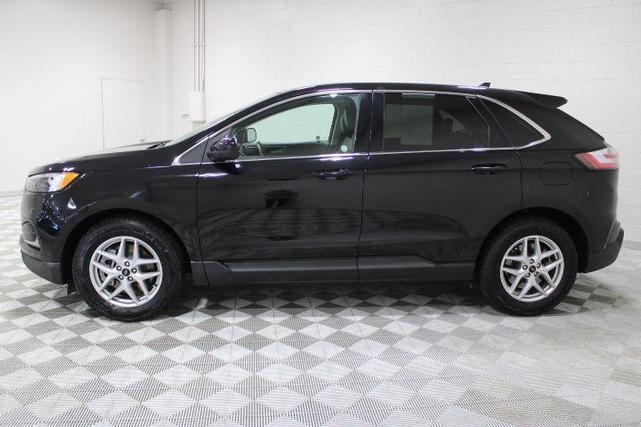 Photo of 2024 Agate Black Ford Edge