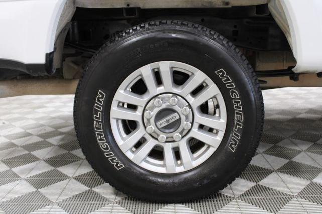 Photo of 2019 Oxford White Ford F-250