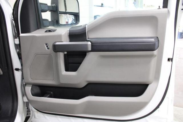 Photo of 2019 Oxford White Ford F-250