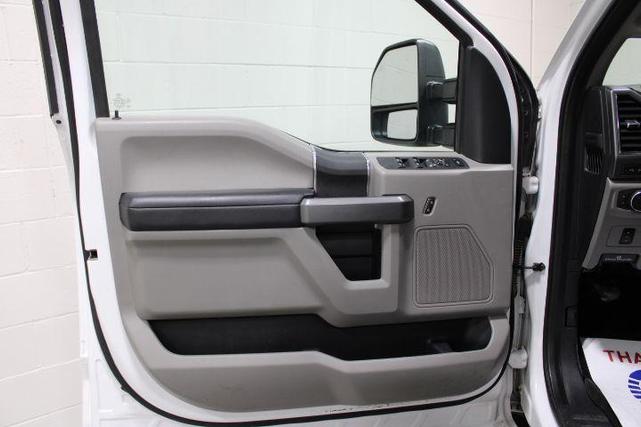 Photo of 2019 Oxford White Ford F-250