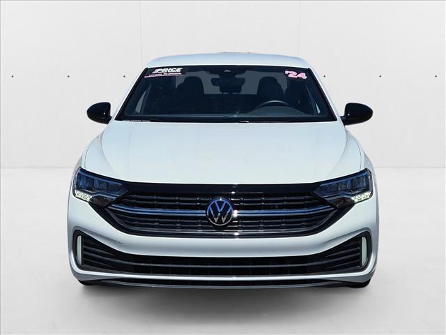 Photo of 2024 Pure White Volkswagen Jetta