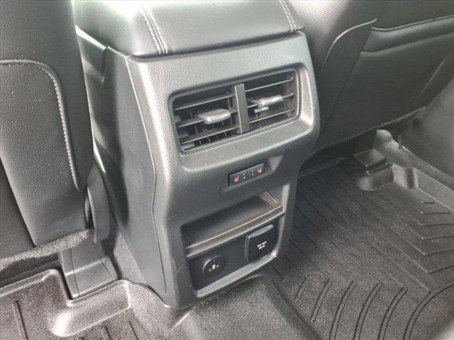 Photo of 2024 Star White Metallic Tri-Coat Ford Edge