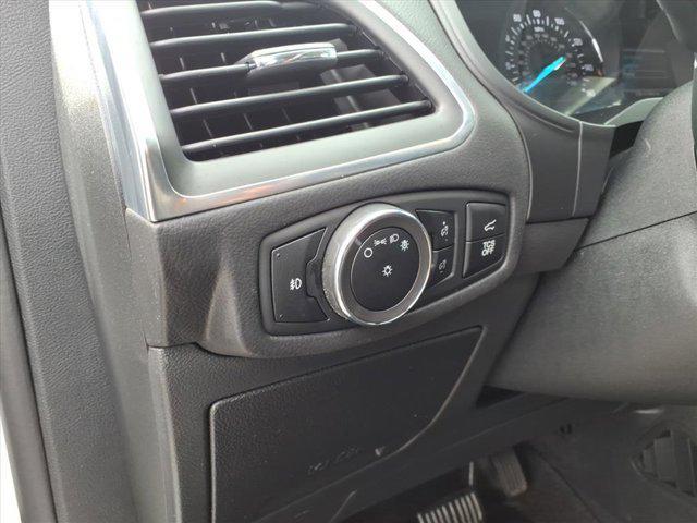 Photo of 2024 Star White Metallic Tri-Coat Ford Edge