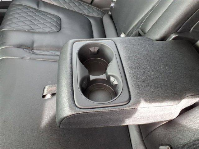 Photo of 2024 Star White Metallic Tri-Coat Ford Edge