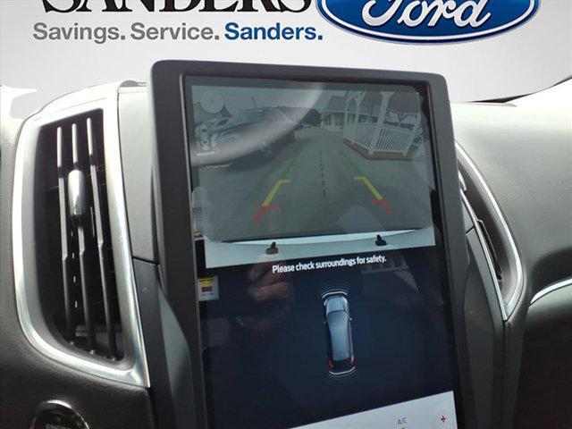 Photo of 2024 Star White Metallic Tri-Coat Ford Edge