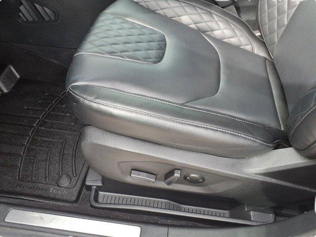 Photo of 2024 Star White Metallic Tri-Coat Ford Edge