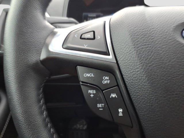 Photo of 2024 Star White Metallic Tri-Coat Ford Edge