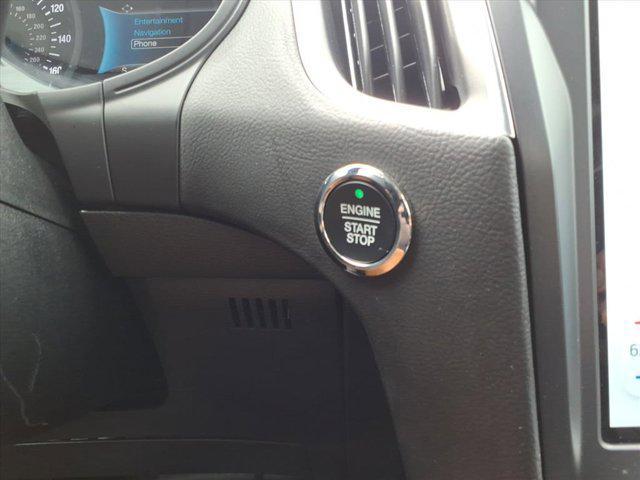 Photo of 2024 Star White Metallic Tri-Coat Ford Edge