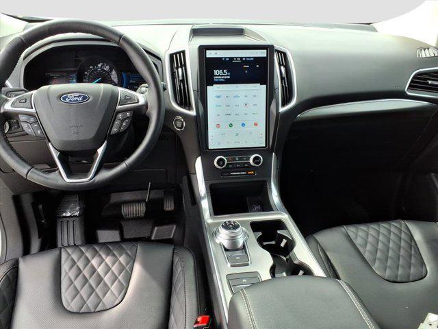 Photo of 2024 Star White Metallic Tri-Coat Ford Edge