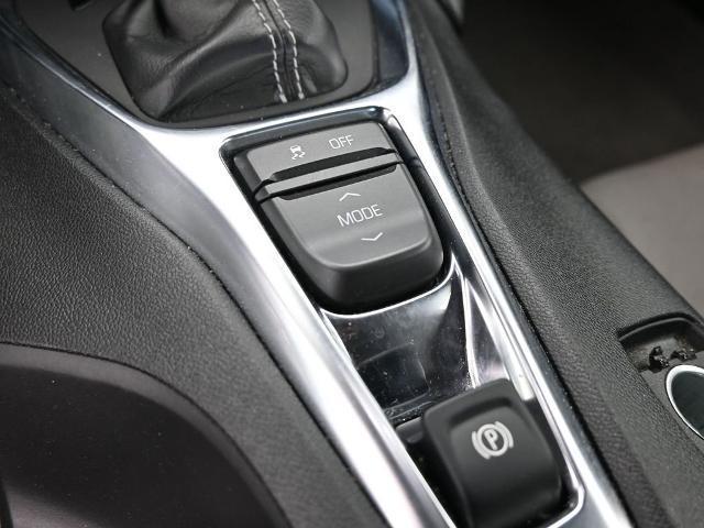Photo of 2023 Summit White Chevrolet Camaro