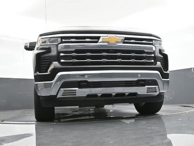 Photo of 2022 Black Chevrolet Silverado 1500