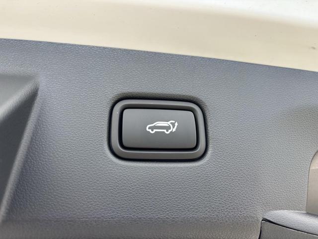 Photo of 2025 Creamy White Pearl Hyundai TUCSON Hybrid