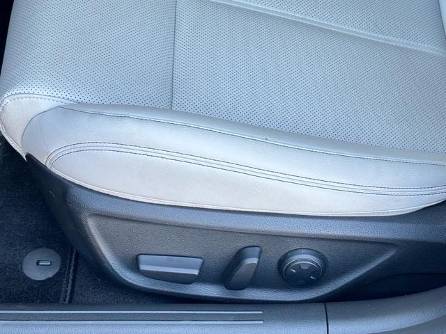 Photo of 2025 Makalu Gray Genesis G70