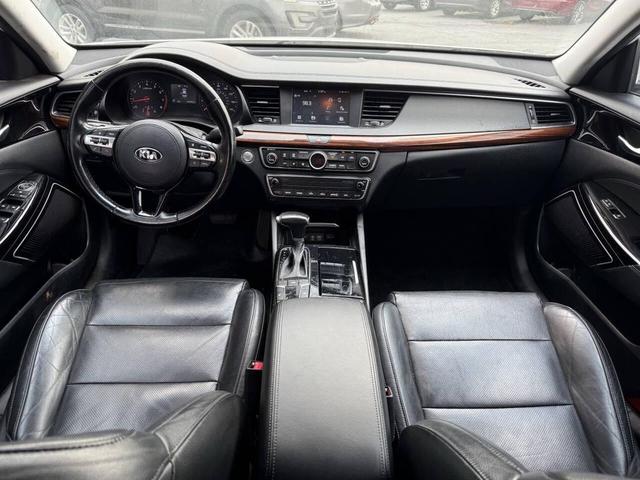 Photo of 2018 White Kia Cadenza