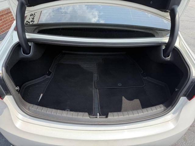 Photo of 2018 White Kia Cadenza