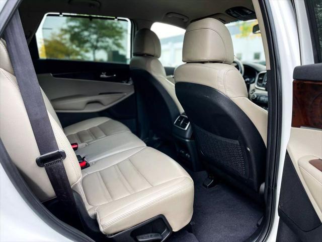 Photo of 2017 Snow White Pearl Kia Sorento