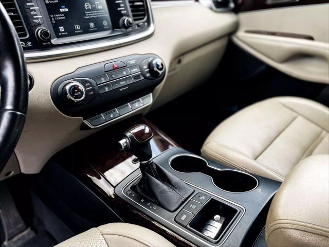 Photo of 2017 Snow White Pearl Kia Sorento