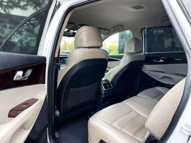 Photo of 2017 Snow White Pearl Kia Sorento