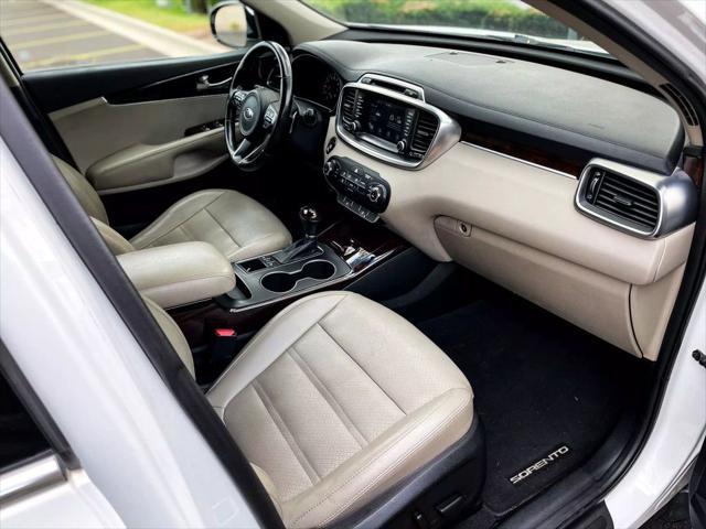 Photo of 2017 Snow White Pearl Kia Sorento