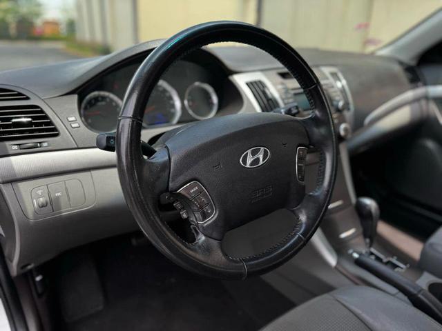 Photo of 2010 Radiant Silver Metallic Hyundai SONATA