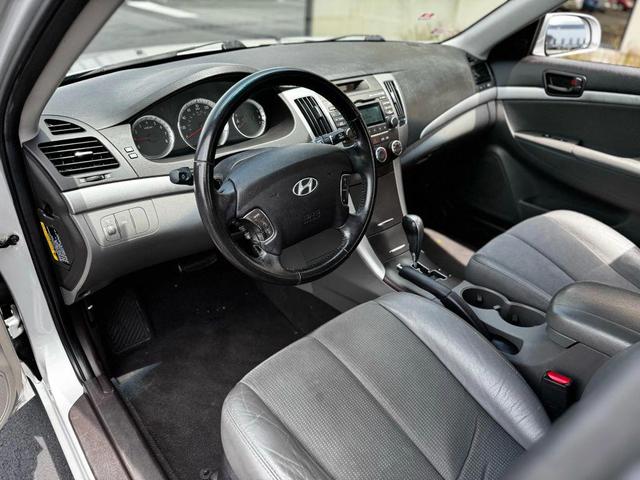 Photo of 2010 Radiant Silver Metallic Hyundai SONATA