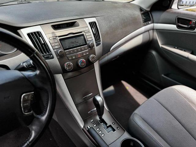 Photo of 2010 Radiant Silver Metallic Hyundai SONATA