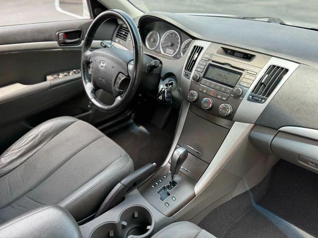 Photo of 2010 Radiant Silver Metallic Hyundai SONATA