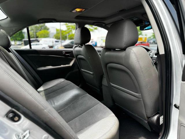 Photo of 2010 Radiant Silver Metallic Hyundai SONATA