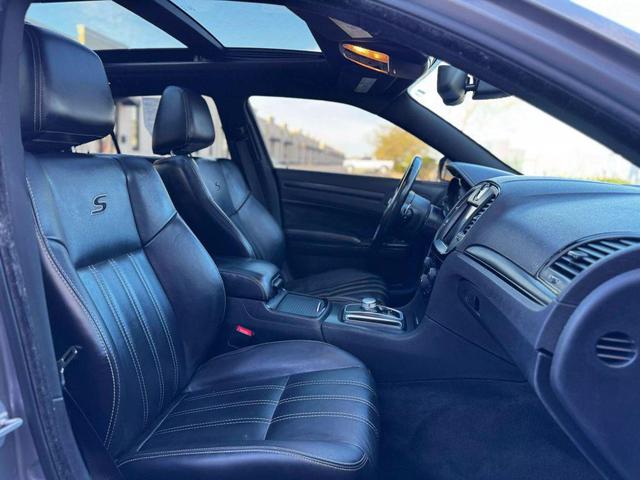 Photo of 2015 Gray Chrysler 300
