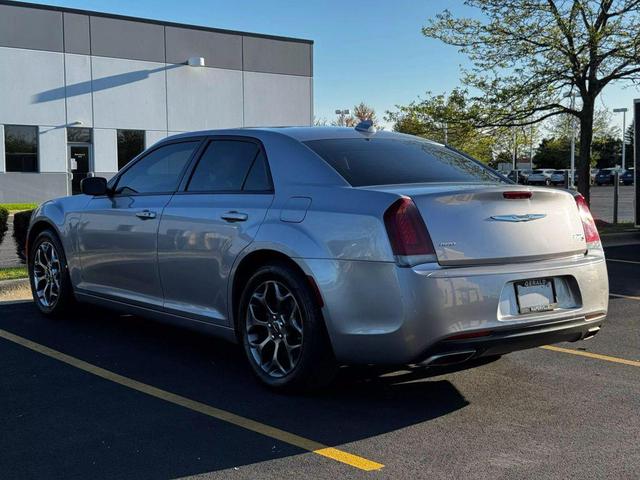 Photo of 2015 Gray Chrysler 300