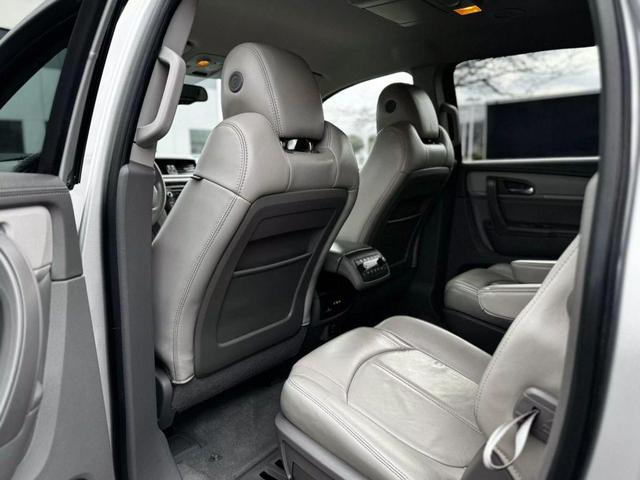 Photo of 2015 Silver Ice Metallic Chevrolet Traverse