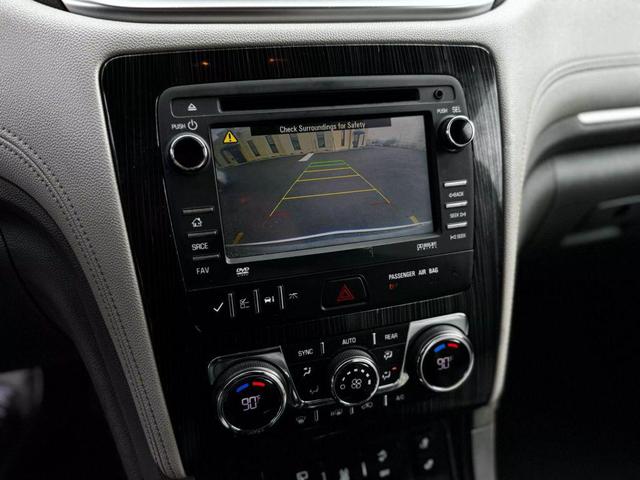 Photo of 2015 Silver Ice Metallic Chevrolet Traverse