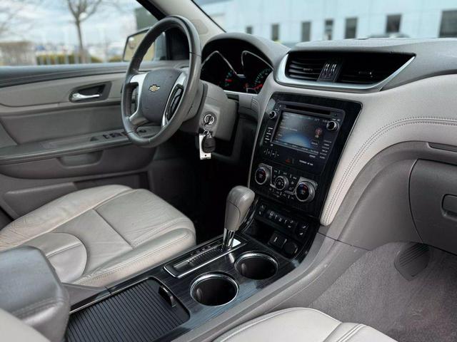 Photo of 2015 Silver Ice Metallic Chevrolet Traverse