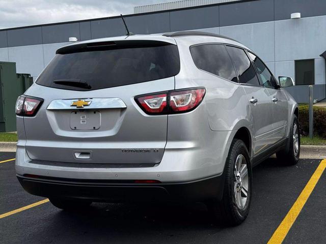 Photo of 2015 Silver Ice Metallic Chevrolet Traverse