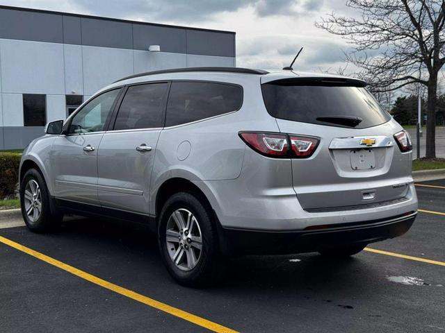 Photo of 2015 Silver Ice Metallic Chevrolet Traverse