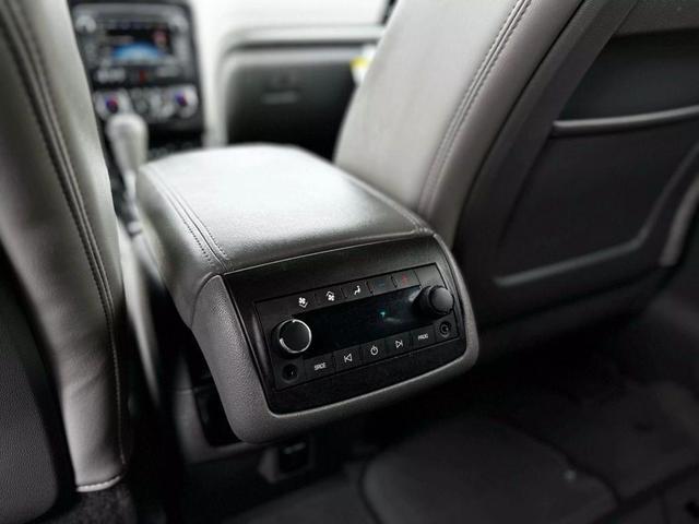 Photo of 2015 Silver Ice Metallic Chevrolet Traverse