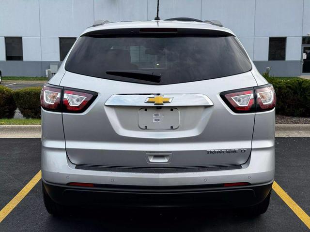 Photo of 2015 Silver Ice Metallic Chevrolet Traverse