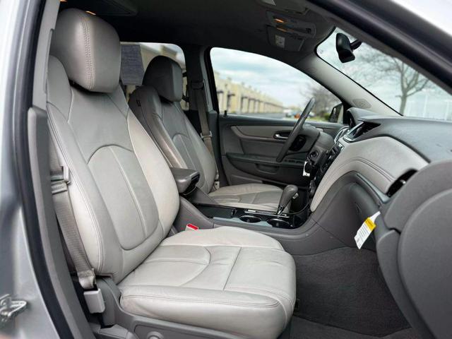 Photo of 2015 Silver Ice Metallic Chevrolet Traverse