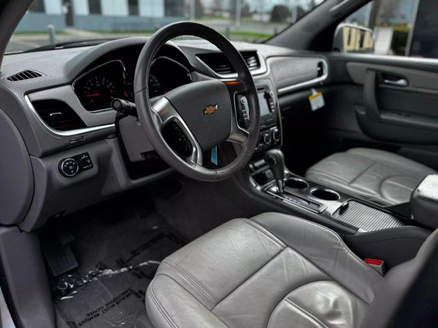 Photo of 2015 Silver Ice Metallic Chevrolet Traverse