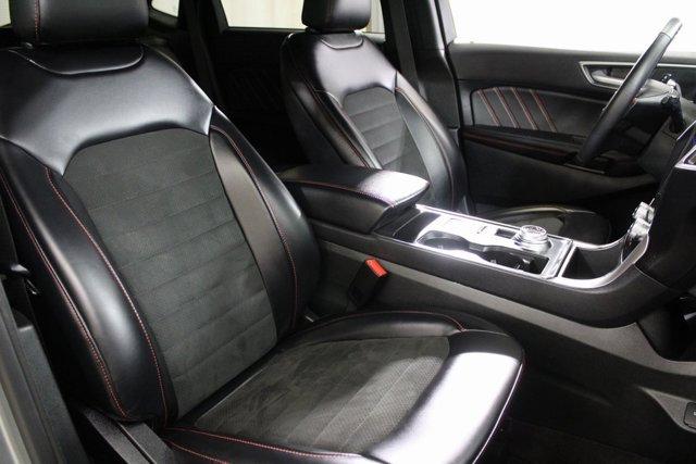 Photo of 2024 ICONIC SILVER Ford Edge