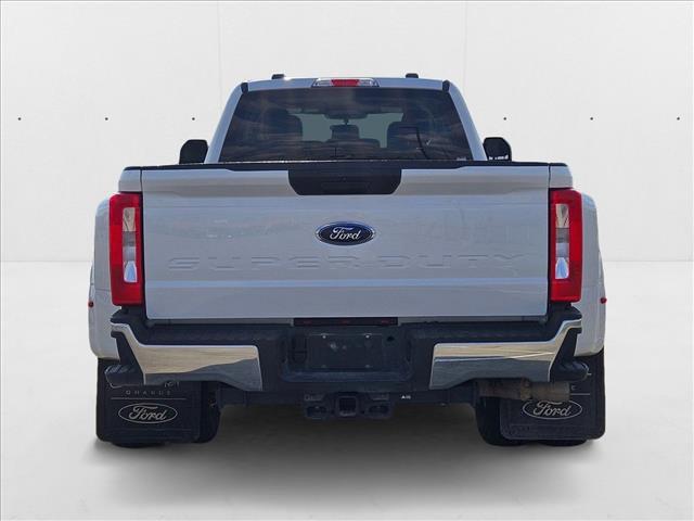 Photo of 2024 Oxford White Ford F-350
