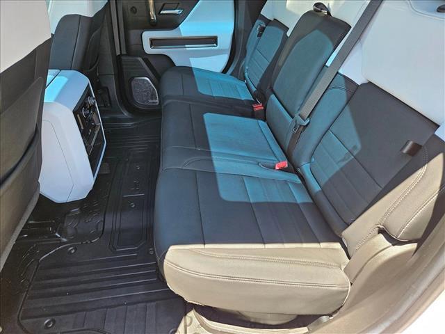 Photo of 2023 Interstellar White GMC HUMMER EV Pickup