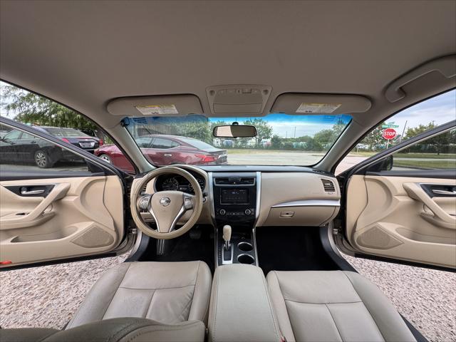 Photo of 2015 Gold Nissan Altima