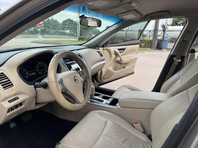 Photo of 2015 Gold Nissan Altima