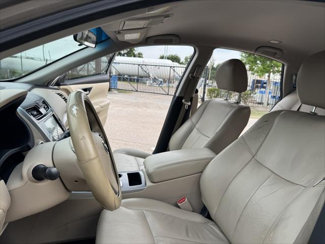 Photo of 2015 Gold Nissan Altima