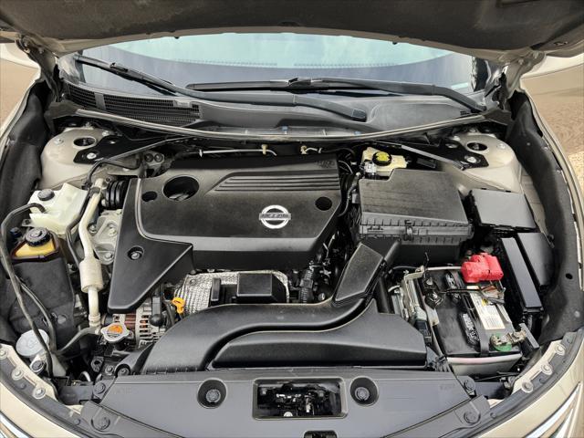 Photo of 2015 Gold Nissan Altima
