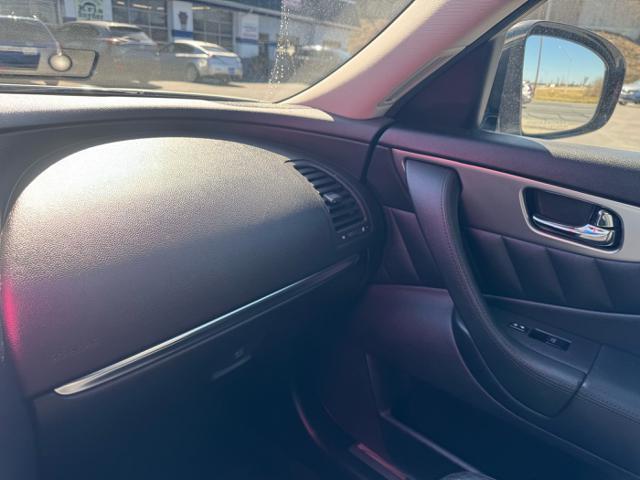 Photo of 2016 Moonlight White INFINITI QX70