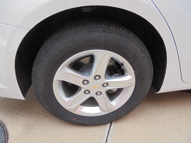 Photo of 2024 Summit White Chevrolet Malibu