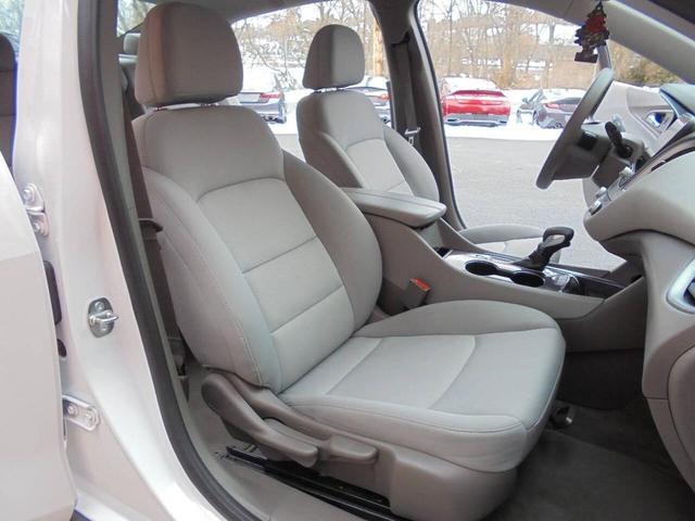 Photo of 2024 Summit White Chevrolet Malibu